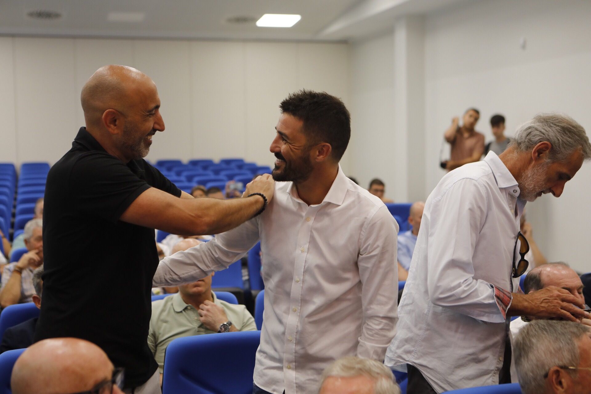 En imágenes: Así fue el homenaje a los futbolistas asturianos que han vestido la roja