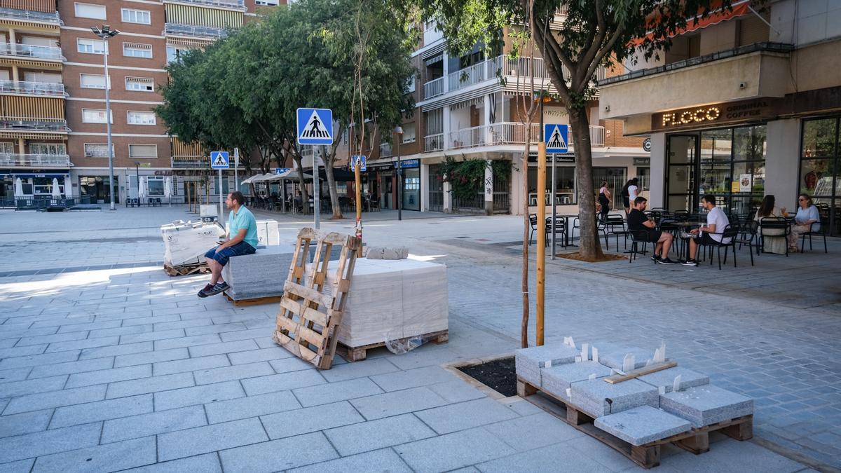 Finalización de la obra de remodelación de la plaza de Los Alféreces en plataforma única.