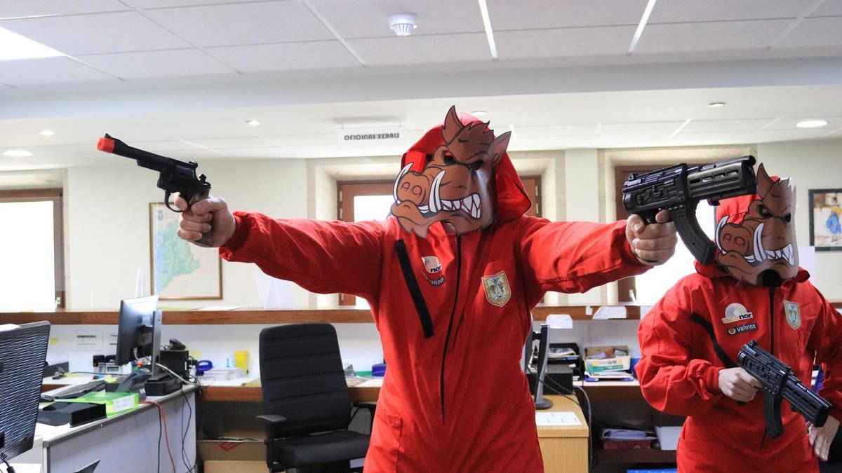 Los protagonistas de la campaña se enfundaron el ya icónico mono rojo para grabar este asalto a la Asobal