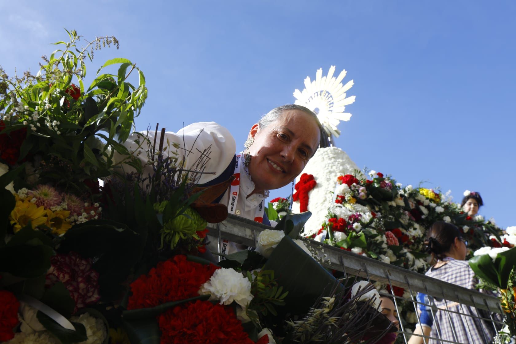 En imágenes | Zaragoza vive su día grande con la Ofrenda de Flores a la Virgen del Pilar