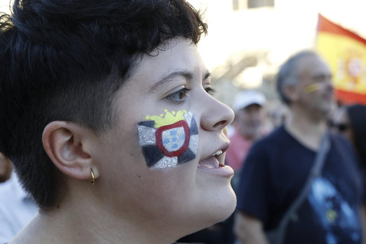 Cientos de personas se movilizan en Santiago para mostrar su apoyo a Ceuta Cientos de personas se movilizan en Santiago para mostrar su apoyo a Ceuta