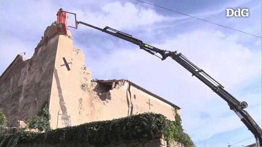 Vídeo: Avaluen els danys del campanar ensorrat a l'església de l'Esparra (Riudarenas)