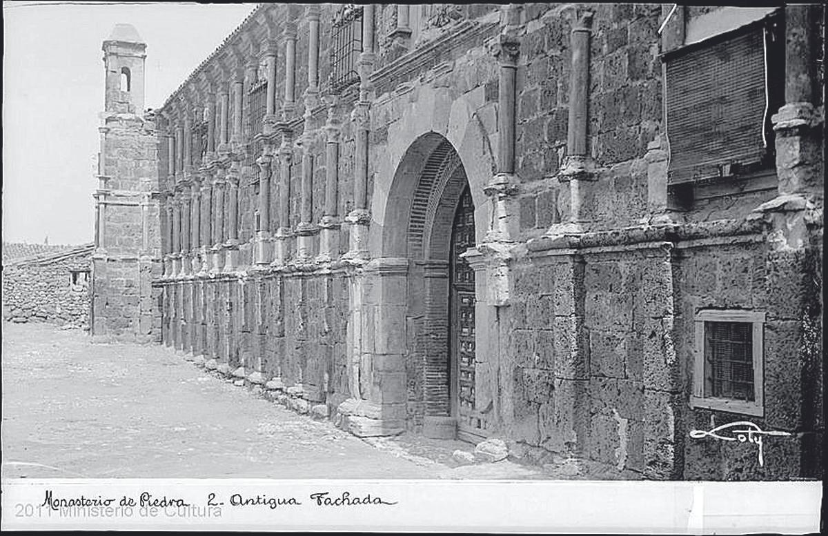 Antigua fachada del Monasterio de Piedra.