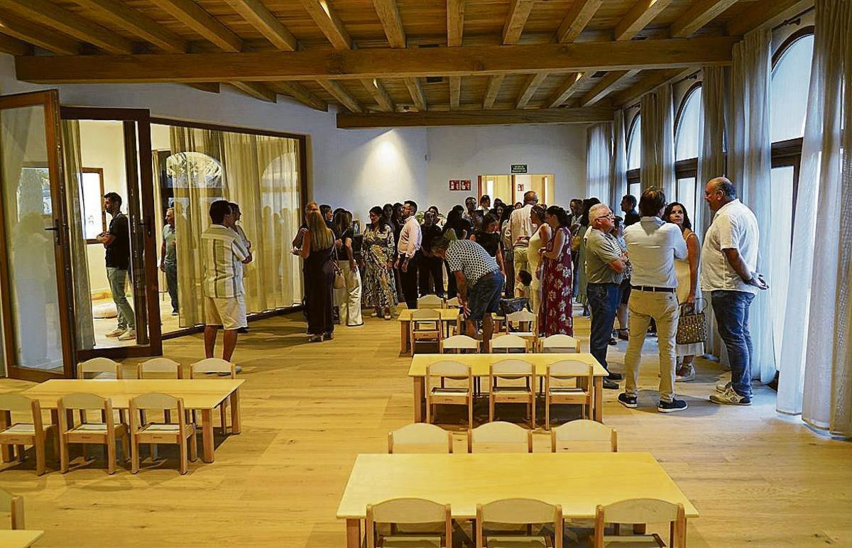 Recepción de las familias de la ‘escoleta’ Es Baladres, en Santa Eulària. | FOTOS: AYUNTAMIENTO DE SANTA EULÀRIA