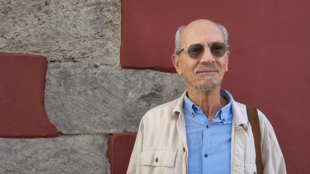 El geógrafo e historiador Alex Hansen, comisario de la muestra ‘El patrimonio arqueológico de Sataute’