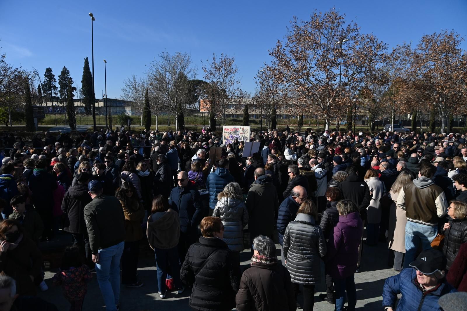 Los vecinos de Hispanidad protestan por la operación urbanística del skate park y el Hernán Cortés
