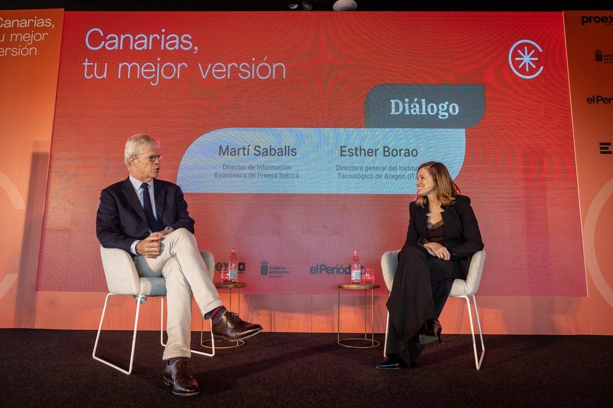Diálogo entre Martí Saballs y Esther Borao en la jornada 'Canarias, Tú mejor versión'
