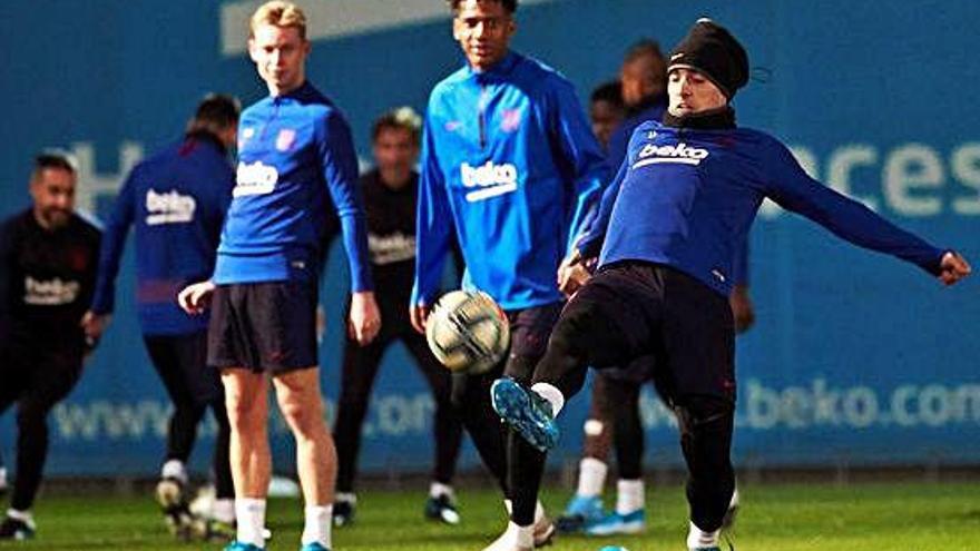 Luis Suárez, en una acció de l&#039;entrenament d&#039;ahir a la Ciutat Esportiva Joan Gamper.