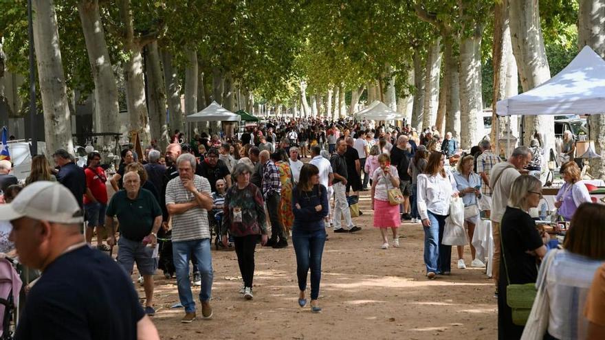 La Fira de Brocanters i la trobada de vehicles clàssics ompliran la Bisbal coincidint amb la Diada