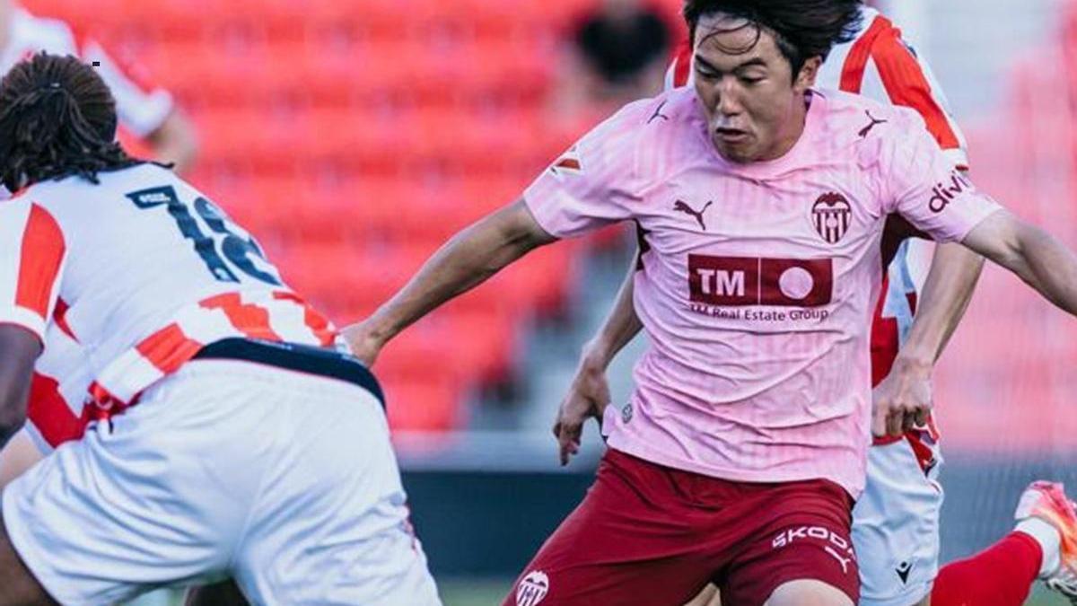 Danjuma se hace hueco en el Valencia CF a base de goles