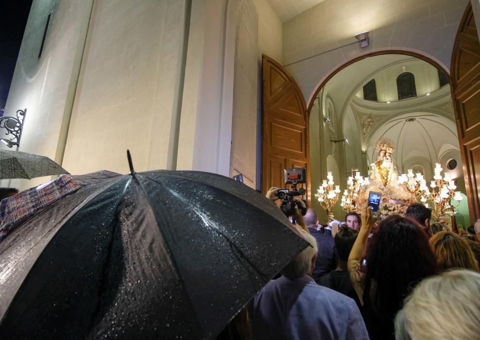 Procesión de las Fiestas Mayores de Elda en honor a la Virgen de la Salud suspendida por la lluvia