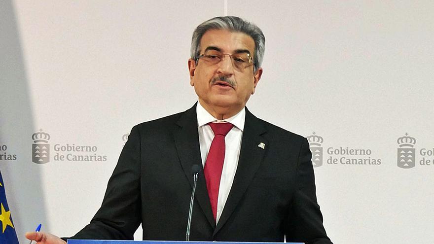 El vicepresidente y consejero de Hacienda, Román Rodríguez, en la presentación de la ejecución presupuestaria de 2020.