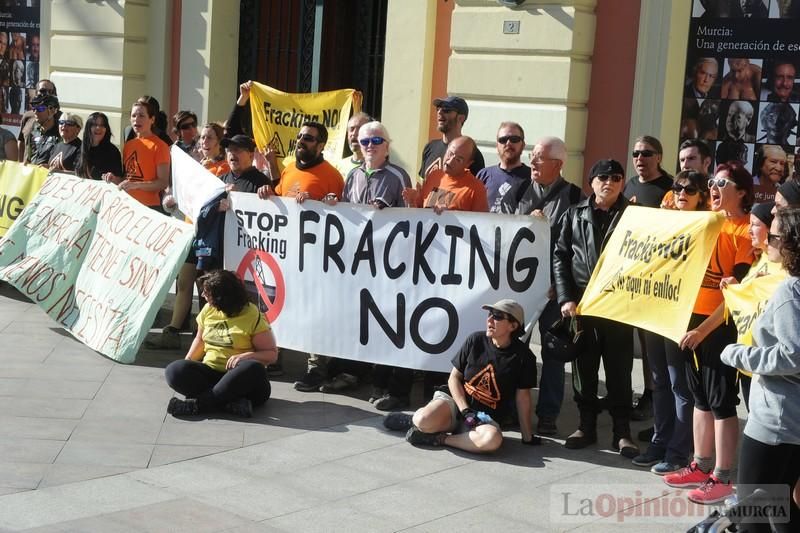 Protesta en bicicleta contra el fracking