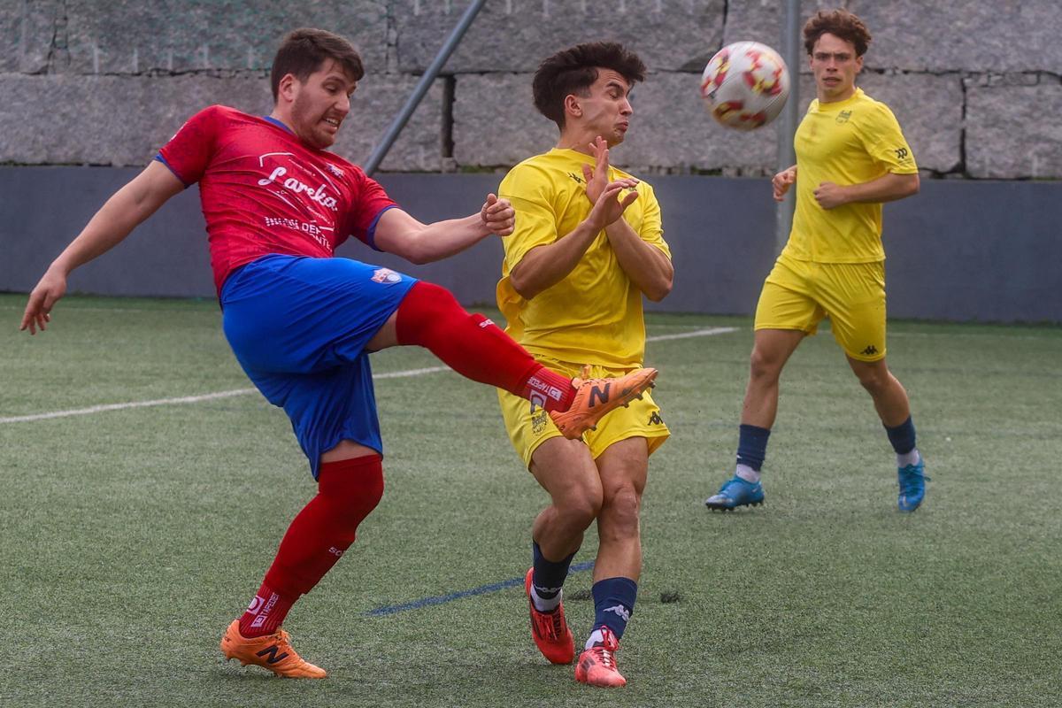 Emilio corta un avance del filial pontevedrés.