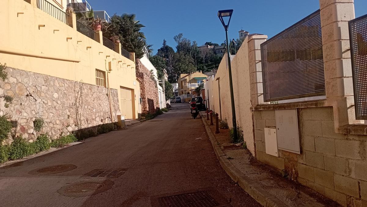 Los vecinos se oponen a la conexión de calle Jarama (en la foto), con calle Vicente Espinel, en Pedregalejo.