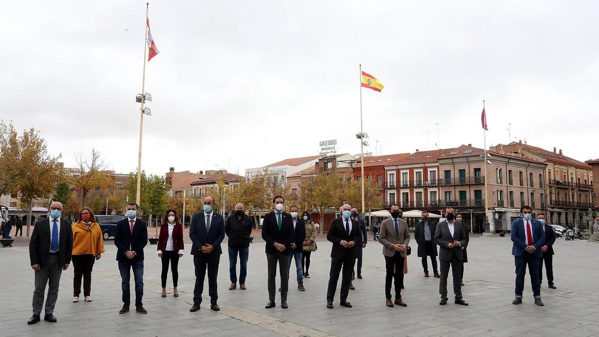 El alcalde de Toro, a la derecha, junto a los regidores del corredor agroalimentario en Medina del Campo