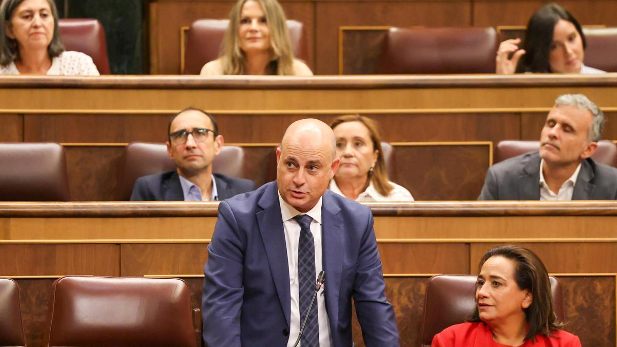 Un diputado exprés: 20 días en el Congreso, reuniones sobre IA y un viaje a Lituania