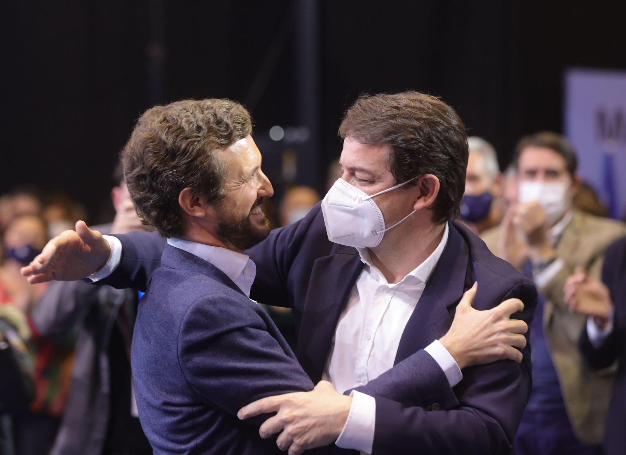 Pablo Casado y Alfonso Fernández Mañueco, en el mitin de cierre de campaña de las elecciones de Castilla y León.