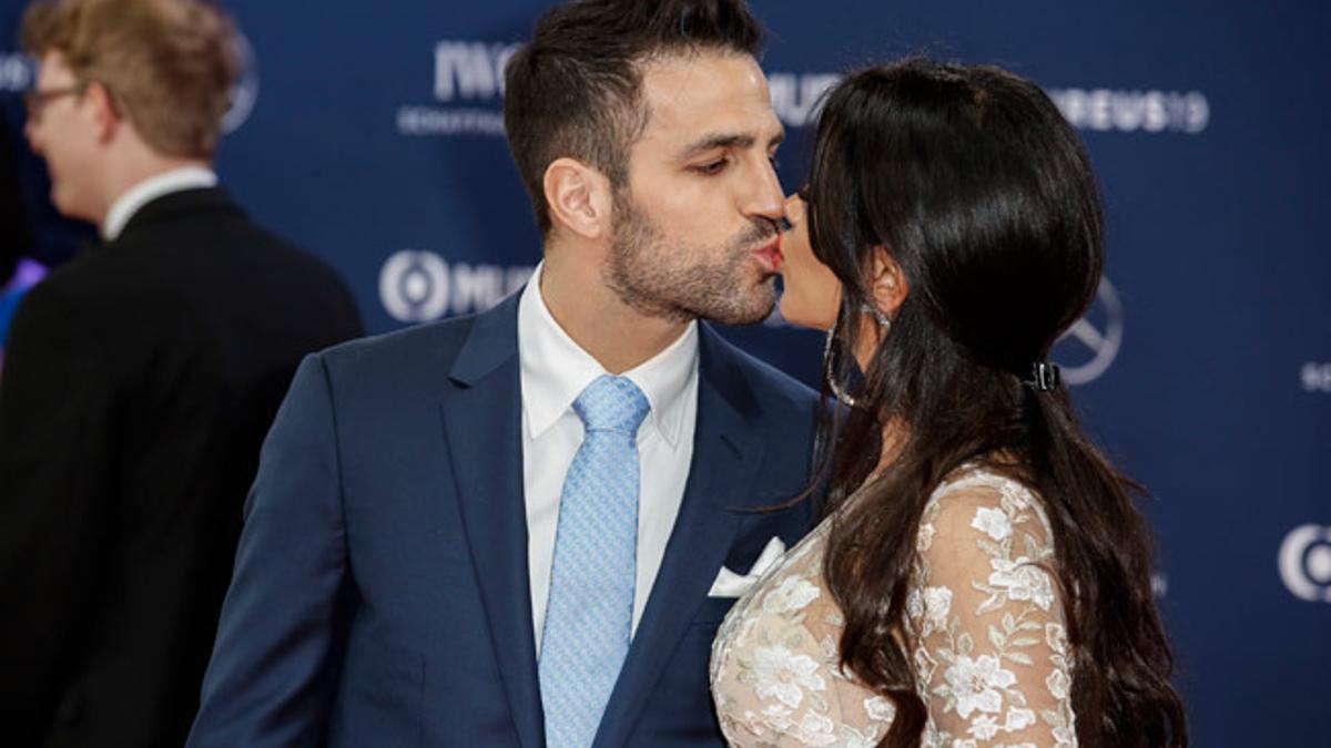 El beso de Cesc Fabregas y Daniella Semaan en los premios Laureus 2019