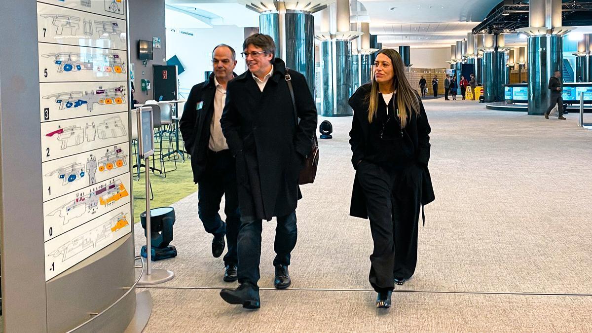Puigdemont mantiene una reunión interna con JxCat en Bruselas.