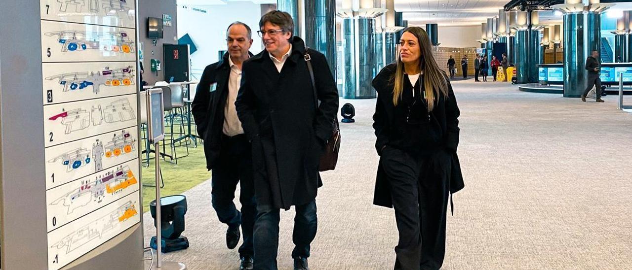 Puigdemont mantiene una reunión interna con JxCat en Bruselas.
