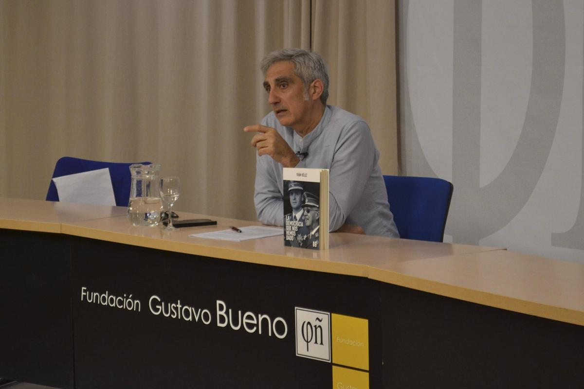 Iván Vélez, en la sede de la Fundación Gustavo Bueno en Oviedo.