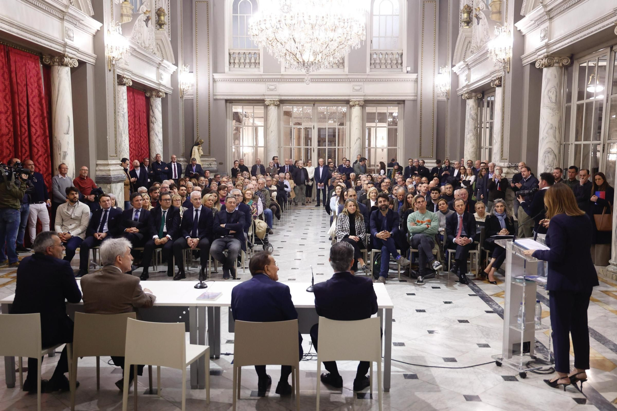 Presentación de 'De sangre azul... y grana', el libro de Paco Fenollosa
