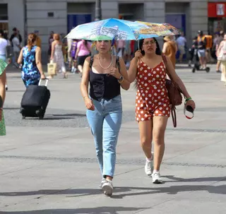 Un total de 35 provincias estarán mañana en aviso por calor y tormentas, con tres CCAA en nivel naranja