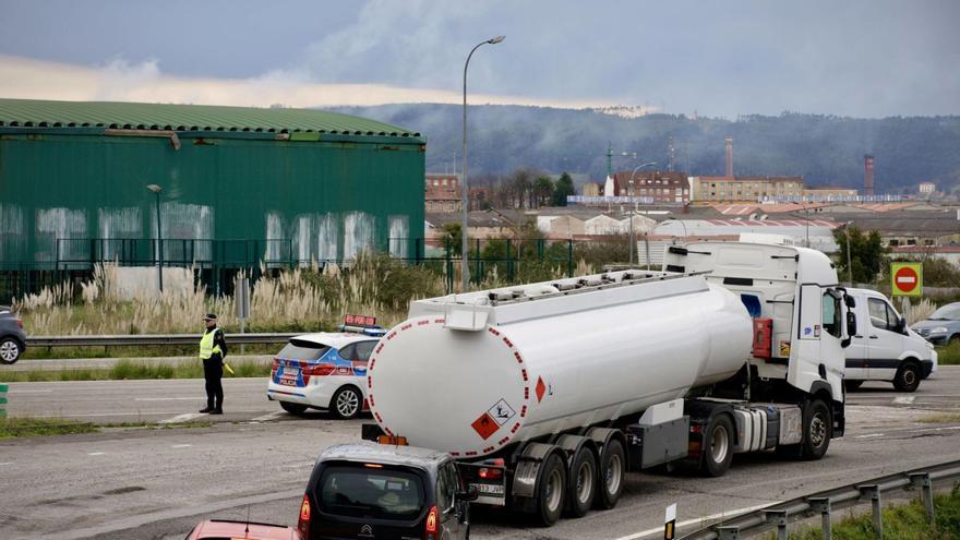 Bus gratis y control de camiones: las medidas por la alarma por contaminación en el oeste de Gijón