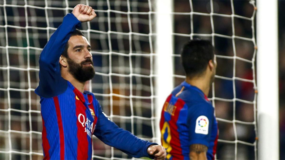 Arda Turan durante un partido del FC Barcelona en la temporada 2016/17