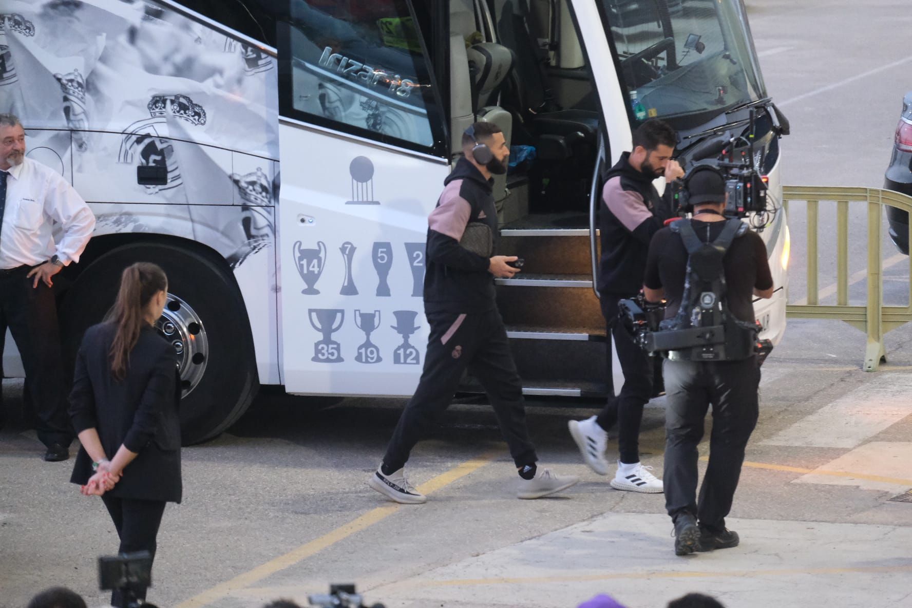 Ambientazo en el Martínez Valero en la previa del Elche - Madrid