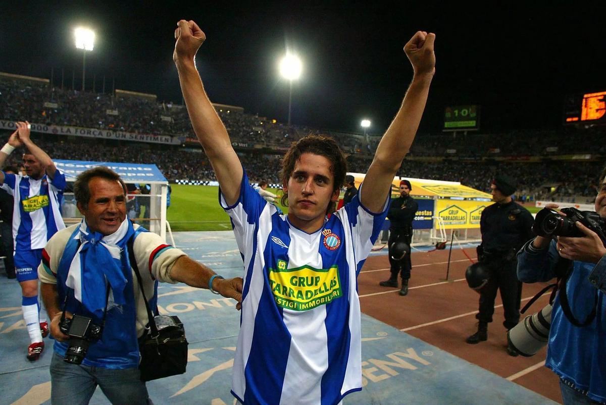 Corominas celebra el gol que dio la salvación al Espanyol en Montjuïc el 13 de mayo de 2006.