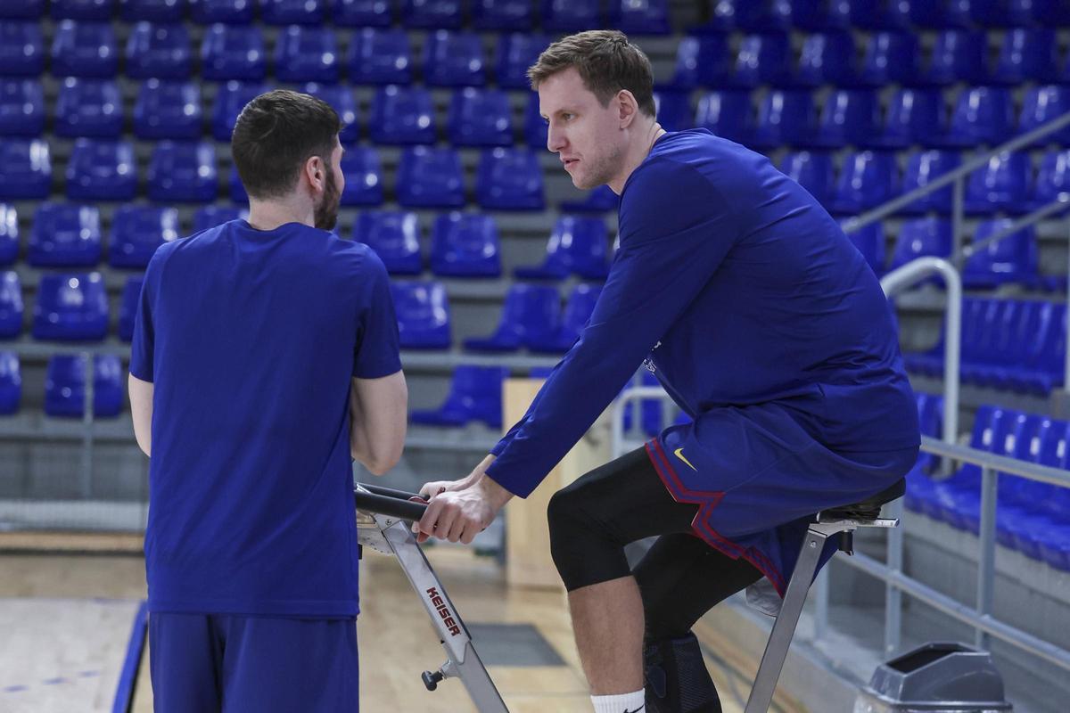 El checo, realizando trabajo con la bicicleta estática en el Palau
