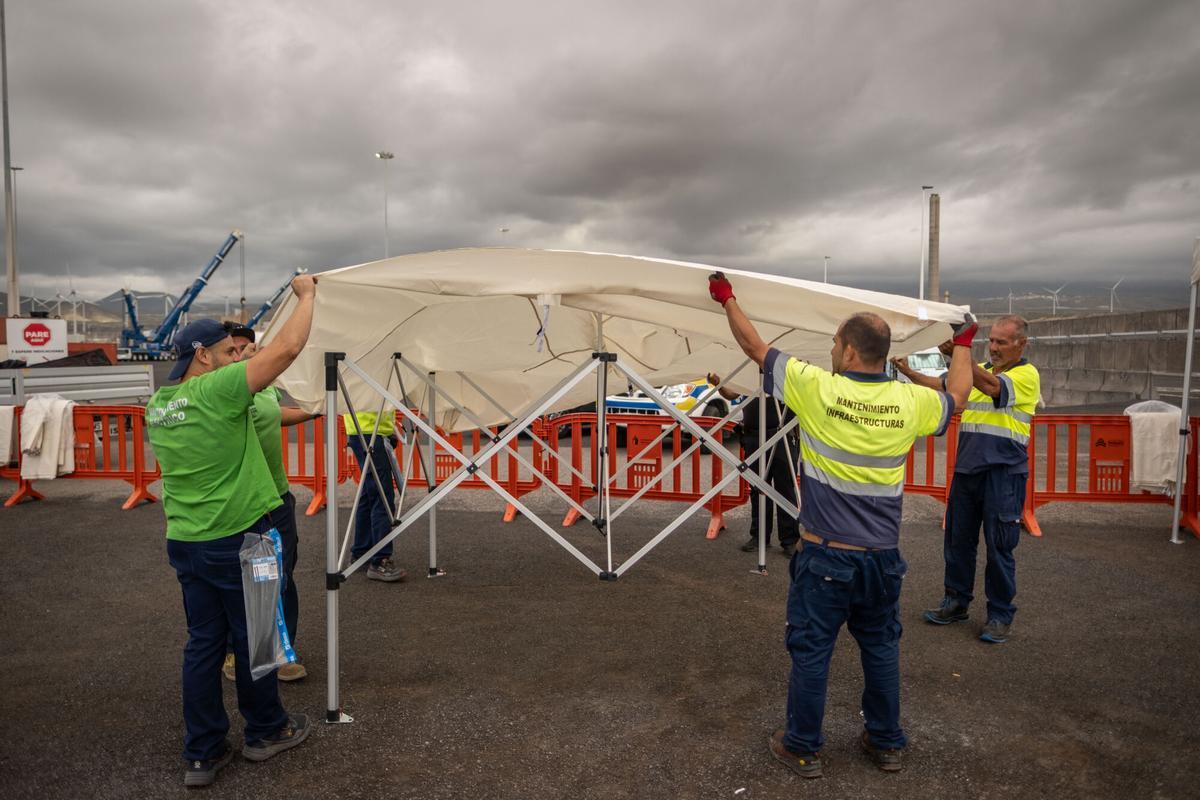 Preparativos en el puerto de Granadilla, en el sur de Tenerife, ante la llegada del crucero 'Hondius', afectado por hantavirus