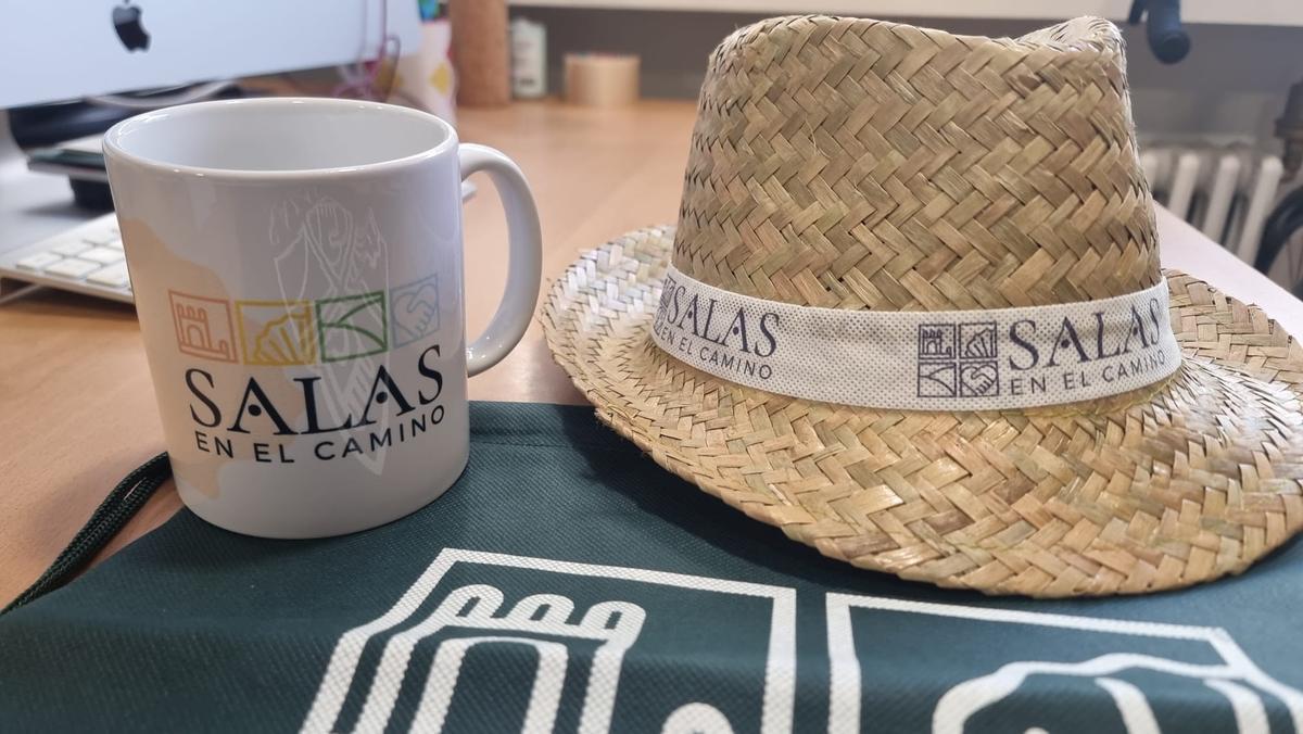 Los nuevos artículos de merchandising de la marca de calidad turística de Salas, en imágenes Los nuevos artículos de merchandising de la marca de calidad turística de Salas, en imágenes