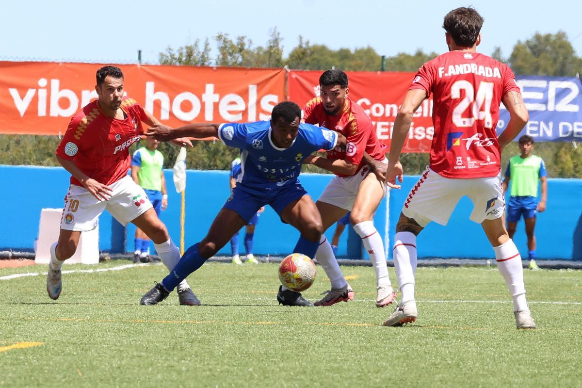 Imágenes del empate de la SD Ibiza ante el CE Andratx por 2-2 en Sant Rafel