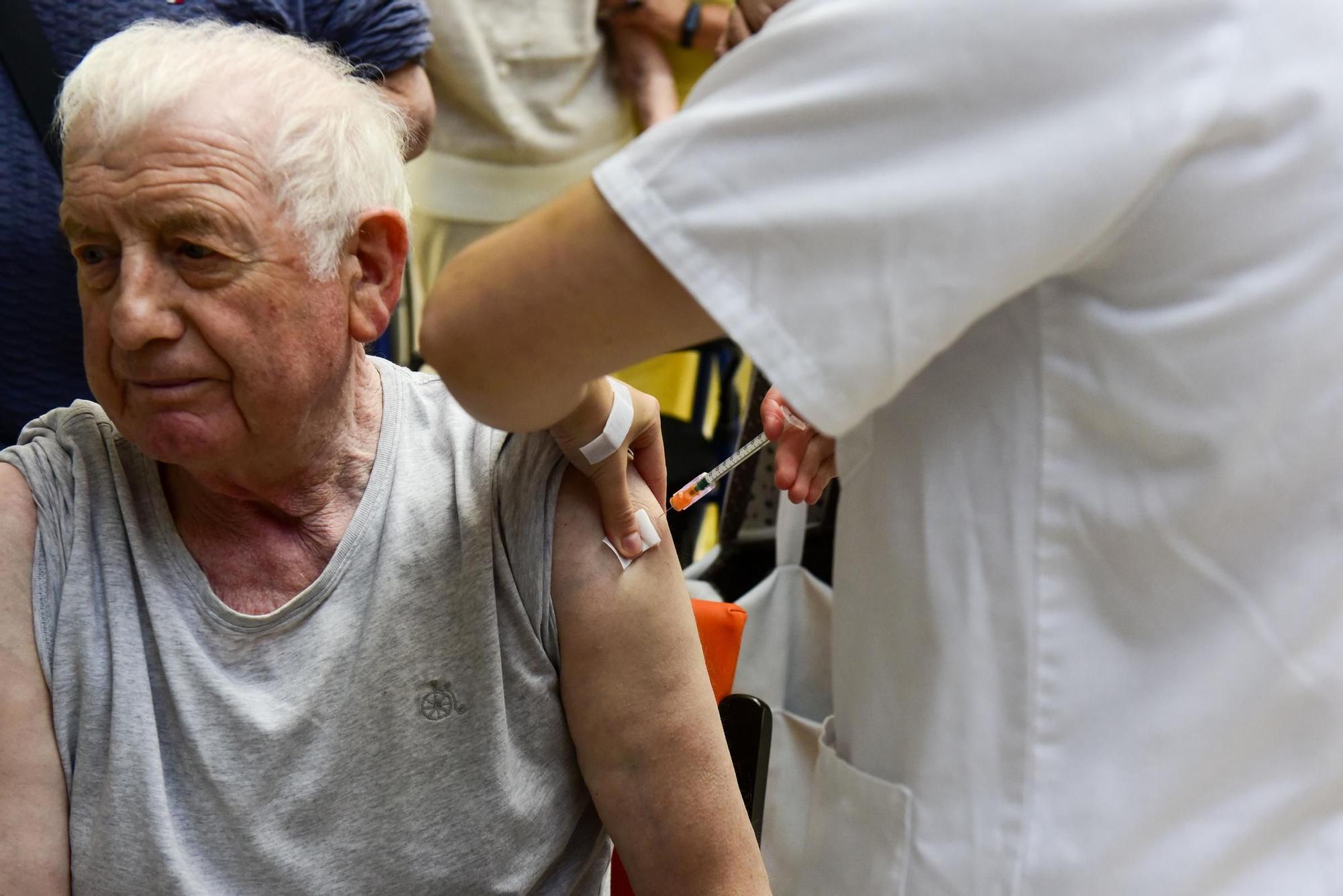 Vacunación en la residencia Torrente Ballester