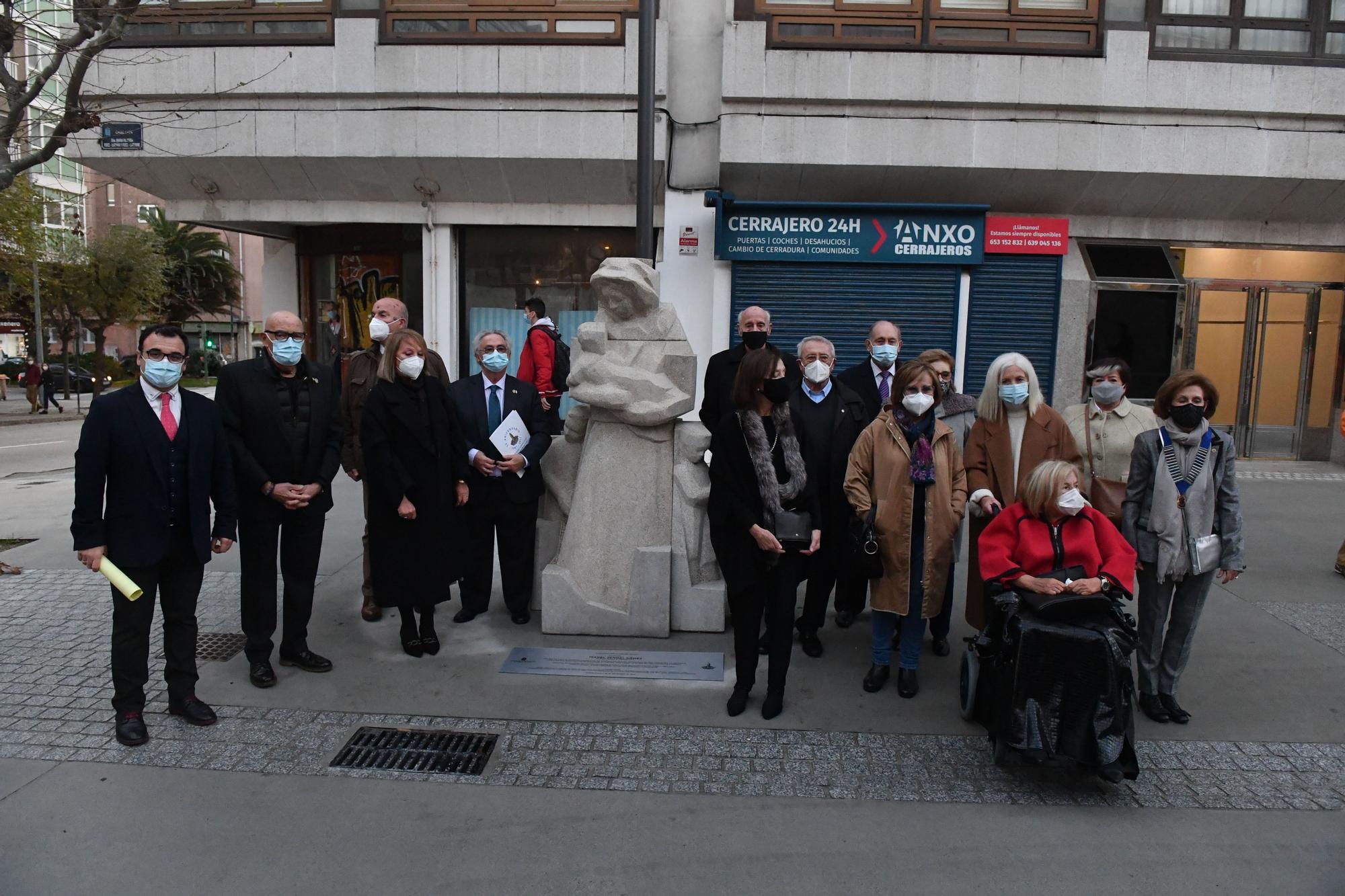 Isabel Zendal ya tiene estatua en A Coruña