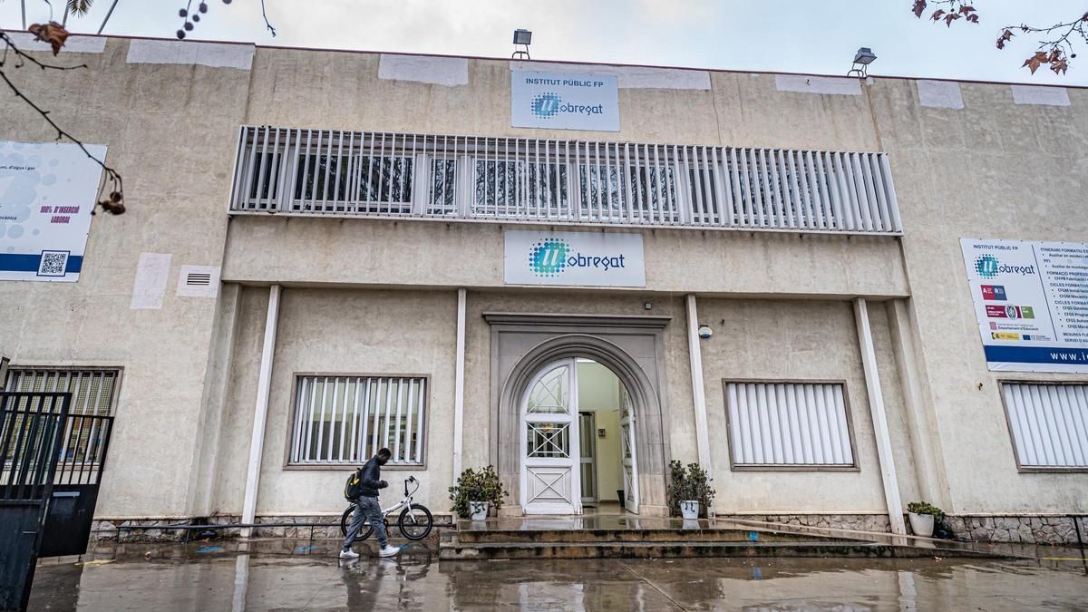 Sokakta uyuyan bir FP öğrencisi, enstitüsünün L'Hospitalet'teki seferberliğinden sonra bir çatı elde eder