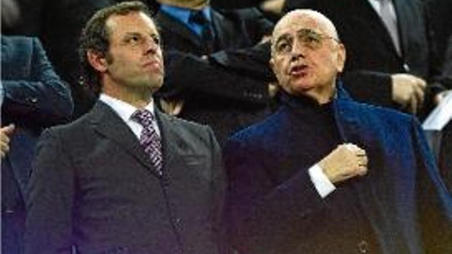 Sandro Rosell, amb el conseller delegat del Milan, Adriano Galiani.