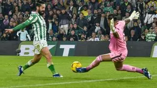 El Betis mantiene el cerrojo en el Villamarín