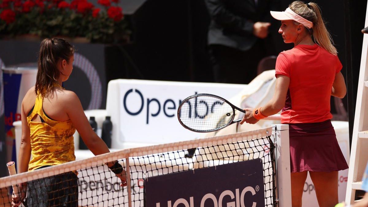 La ucraniana Tsurenko niega el saludo a la rusa Kasatkina tras su partido en tercera ronda de Madrid.