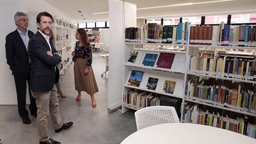 Álvaro Dávila, Carlos Alonso y Esmeralda Estévez en la visita de ayer.