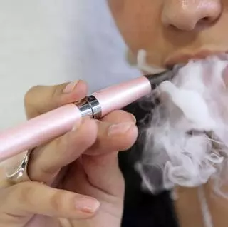 Los vapers desechables: una moda joven a un alto precio