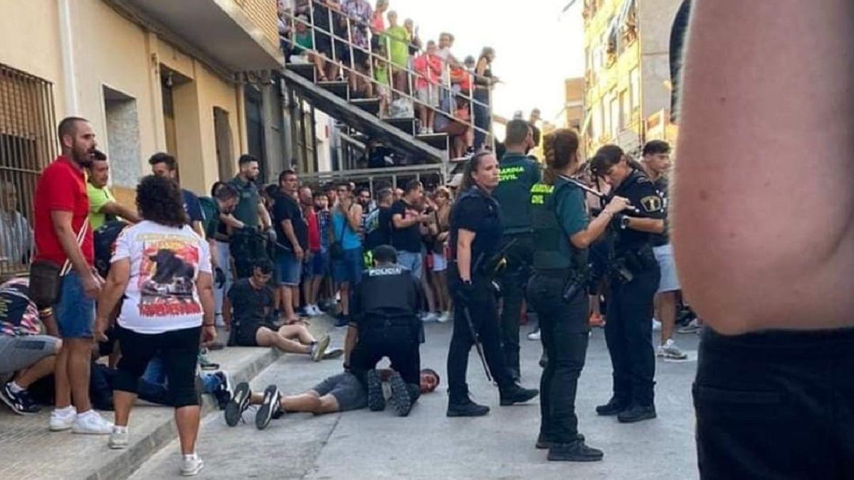 Herido un policía local durante una pelea en los bous al carrer de Picassent