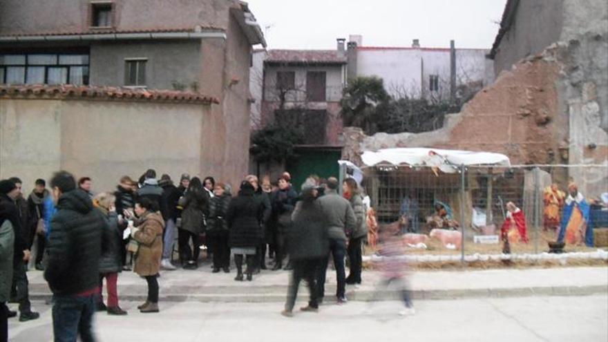 Villancicos, belenes y mucha luz animan las fiestas