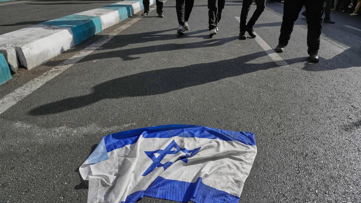 Una bandera de Israel durante una protesta