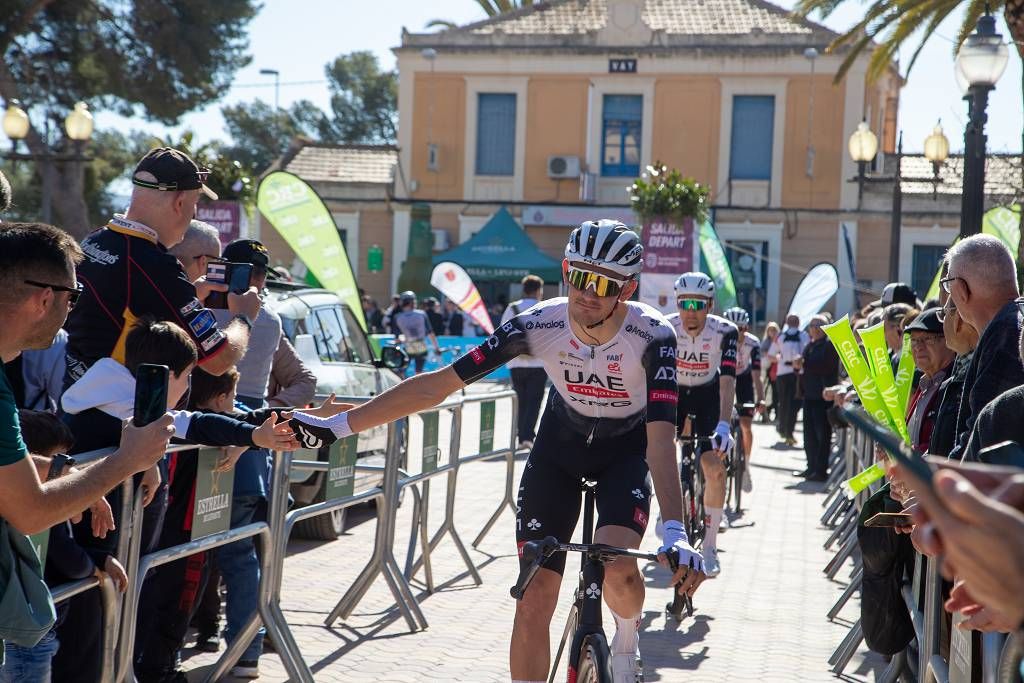 Vuelta Ciclista a Murcia: imágenes de la salida en Jumilla