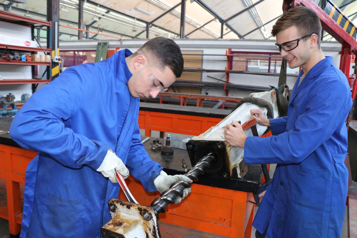Institut Pere Martell, una referència en la formació de professionals industrials Institut Pere Martell, una referència en la formació de professionals industrials