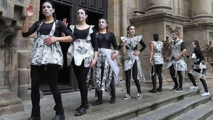 El grupo Rosaura protagonizó el desfile inaugural de la MITEU. // Iñaki Osorio